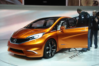 「インビテーション」と命名された、次世代コンパクトカーのコンセプトモデル。どこかで見たような……。