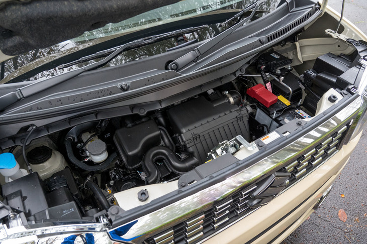 パワーユニットにはデュアルポートインジェクションやクールドEGRなどを採用した最新世代の0.66リッター自然吸気エンジン「R06D」を採用。試乗したマイルドハイブリッド仕様のFF車では、WLTCモード燃費は25.1km/リッターとなっている。