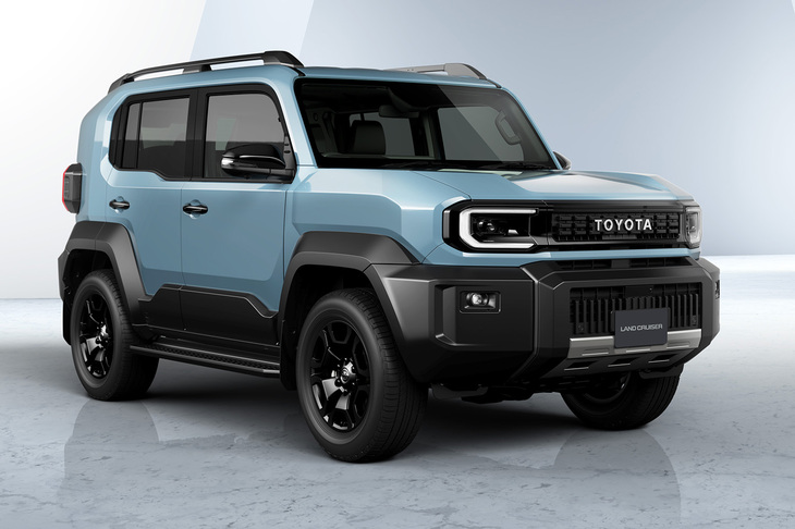 日本時間の2025年10月1日早朝に突然発表された「ランドクルーザー“FJ”」。ショーでは人だかりができそうだ。