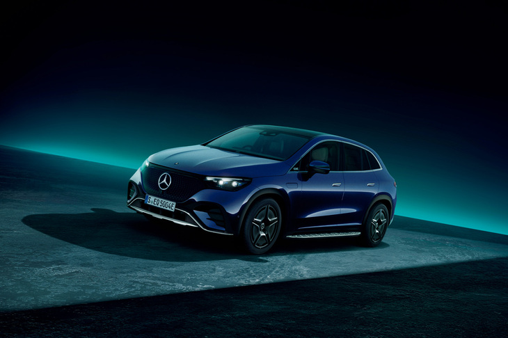 「EQS」「EQE」「EQS SUV」に次いで国内に導入されるメルセデス・ベンツのBEV「EQE SUV」。日本仕様独自の機能としてV2H／V2Lにも対応している。導入時には「EQE350 4MATIC SUVローンチエディション」が1369万7000円で、「メルセデスAMG EQE53 4MATIC＋ SUVローンチエディション」が1707万円で販売された。