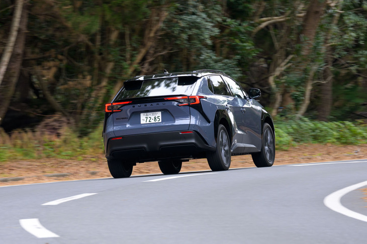 足まわりではサスペンションや電動パワーステアリングの設定も変更。あらゆる路面で、ドライバーがより意のままに操れる走りを追求している。