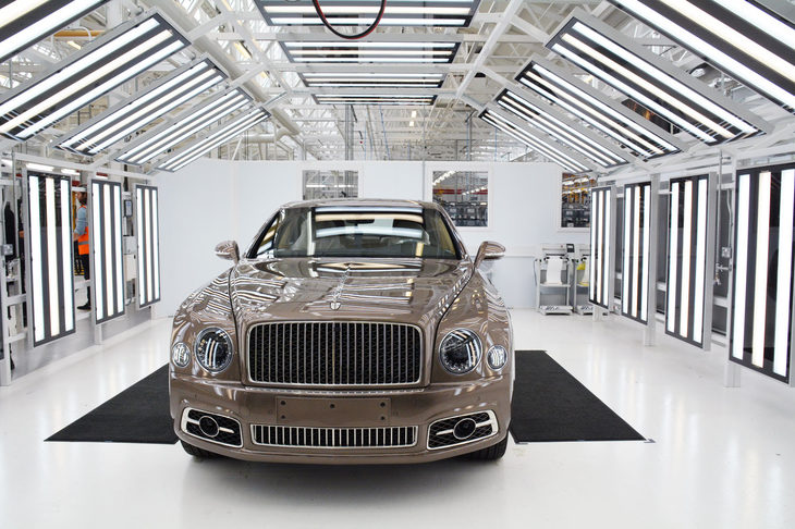 2018年夏のクルー工場取材より、「ミュルザンヌ」のフィニッシュ工程の様子。（著者撮影）