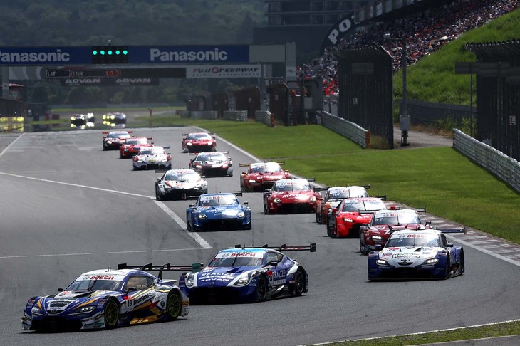 予選トップのNo.19 WedsSport ADVAN GR Supraを先頭に、99周に及ぶ長丁場のレースがスタートした。