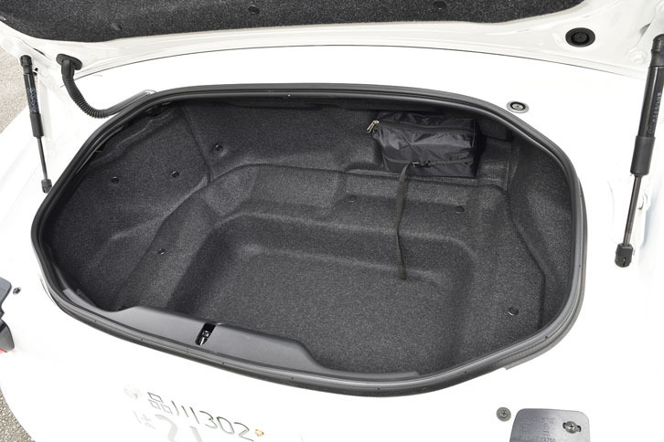 トランクルームの容量は140リッター。ちなみに、「ロードスター」は130リッター。