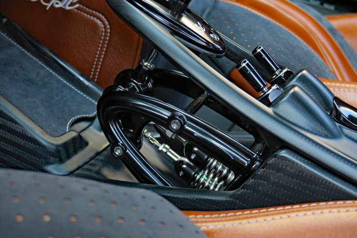 パガーニ・ウアイラ ロードスターBC（シフトリンケージ）