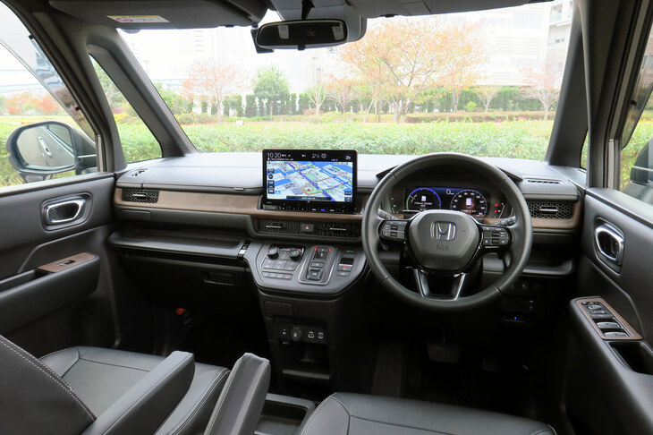 ホンダ・ステップワゴンe：HEVスパーダ ホンダアクセス用品装着車（インストゥルメントパネルまわり）