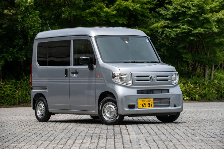 短時間ながら最廉価グレードである「G Honda SENSING」の6段MT仕様にも試乗できた。テストしたFF車の価格は126万7920円。