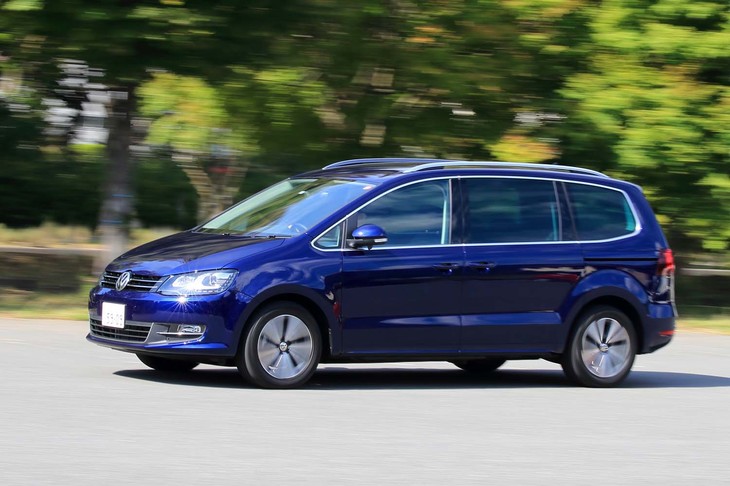 いかにトルクの太いディーゼルエンジン搭載車といえども発進時は、1900kgというボディーの重さを感じる。「TDI」の走りは、街中よりも高速巡行が得意という印象。