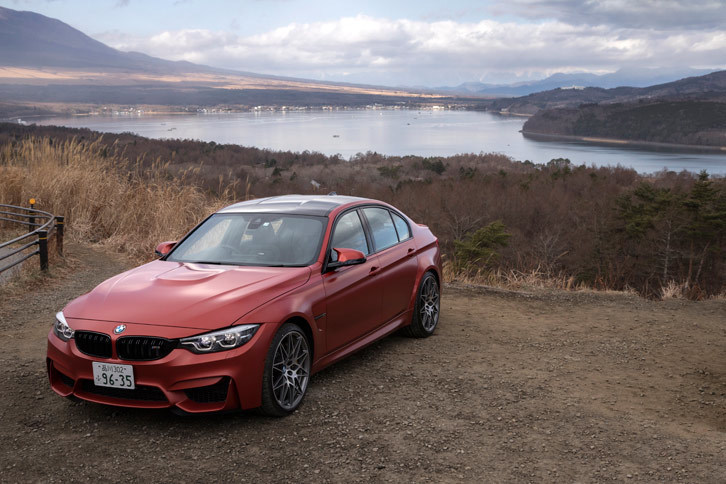 2017年5月のマイナーチェンジで追加された「M3セダン コンペティション」。従来モデルにおける「コンペティションパッケージ」装着車が、上級グレードに“格上げ”されたものだ。