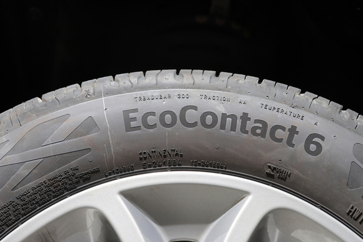 コンチネンタルの最新エコタイヤ「エココンタクト6」。日本では2019年3月に発売された。（写真＝webCG）