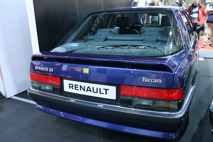 1992年製「ルノー25 V6ターボ バカラ」。エンジンは、ボッシュのインジェクションを備える2.8リッターV6ターボ（ギャレットT3ターボ）で、最高出力は205ps/5500rpmだった。