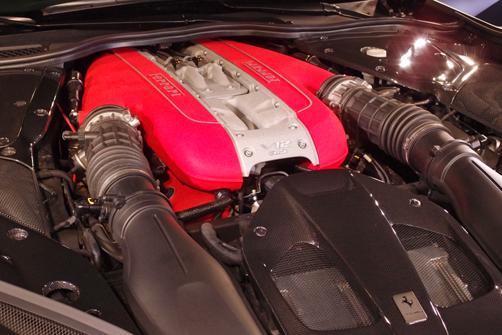 フェラーリ812スーパーファスト（エンジン）