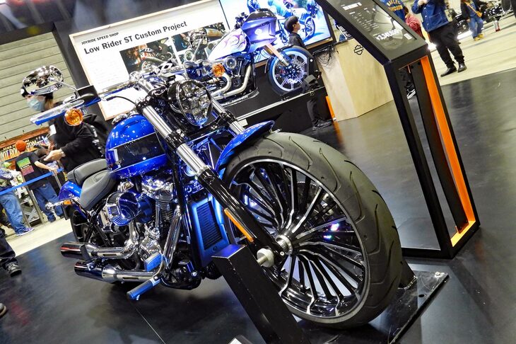 ハーレーダビッドソンのブースでは市販モデルの展示も行われていた。こちらは「ブレイクアウト117」。
