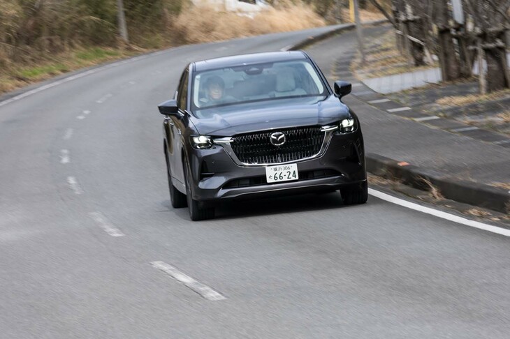 2024年12月の一部改良では、バネやダンパーを中心にサスペンションのセッティングを変更。ハンドリングのよさは保ちながら、操縦安定性と乗り心地の改善が図られた。