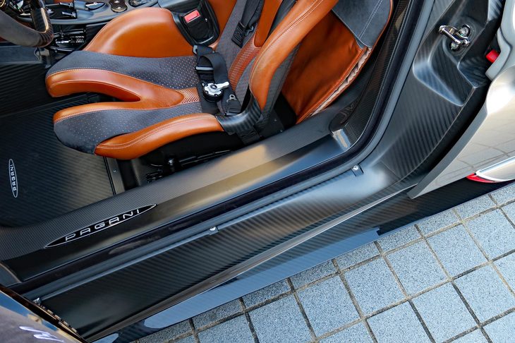 パガーニ・ウアイラ ロードスターBC（サイドシル）