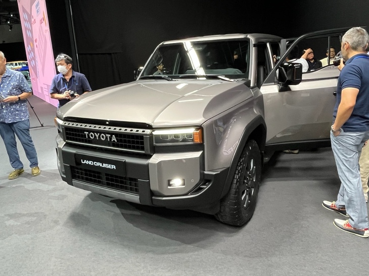 “250”には丸目だけでなく角目のヘッドライトも用意される。どのように使い分けるかは明らかになっていない。