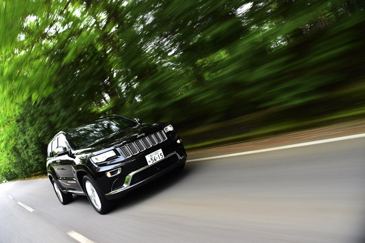 「サミット」には車高調整機構付きの「クォドラリフトエアサスペンション」が装備される。