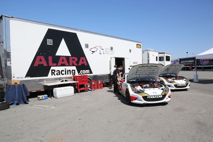 「グローバルMX-5カップ・エキシビションレース」の様子。