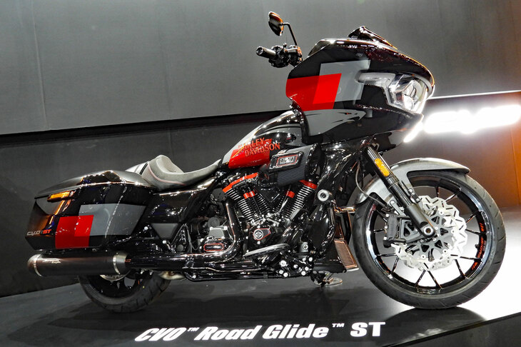 ハーレーダビッドソンCVOロードグライドST