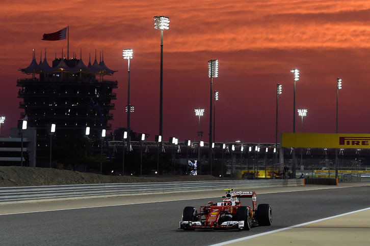 開幕戦ではレース中断という事態に対応できず、スタート直後に奪った1-2を維持できなかったフェラーリ。オーストラリアと同じくセバスチャン・ベッテル、キミ・ライコネン（写真）が2列目に並んだものの、ベッテルのマシンはフォーメーションラップ中に白煙をあげスタート前に戦列を離れた。チームの期待を一身に背負ったライコネンは、スタートでつまずいたものの挽回し、バーレーンで5回目となる2位表彰台を獲得した。（Photo=Ferrari）