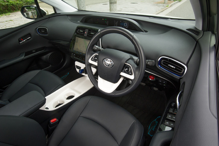 インテリアについては大きな変更はない。ベース車は「A“ツーリングセレクション”」なので、各所に白い装飾パーツが用いられている。