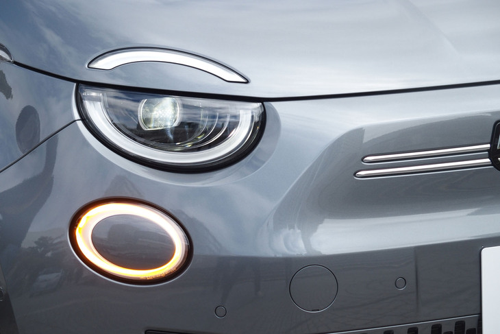 フィアット500e（ヘッドランプ）