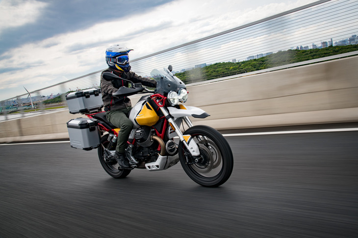 ゆったりとしたストローク感が印象的な「V85 TT」のサスペンション。オフロードでは前後ともに170mmというホイールトラベルにより、高い悪路走破性能を発揮する。