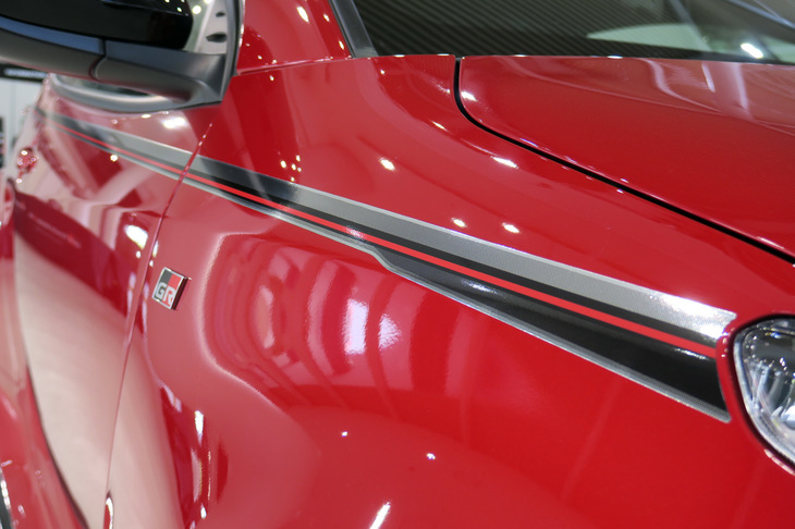 「トヨタGRヤリスRZ“ハイパフォーマンス”」の用品装着車（ボディーストライプ）