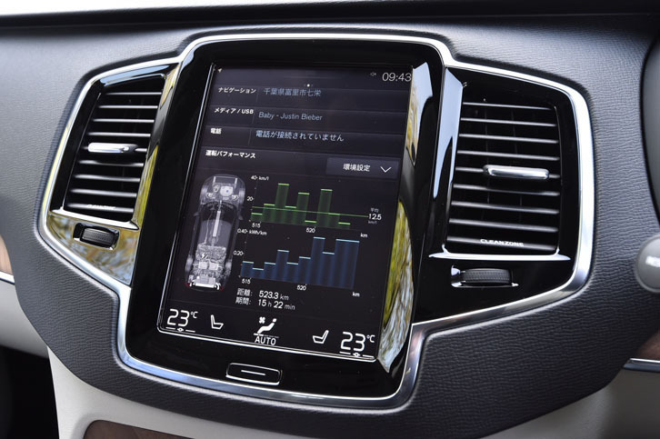 9インチのタッチパネル式センターディスプレイ。手袋をしたままでも操作できるよう、タッチの認識には赤外線が用いられている。