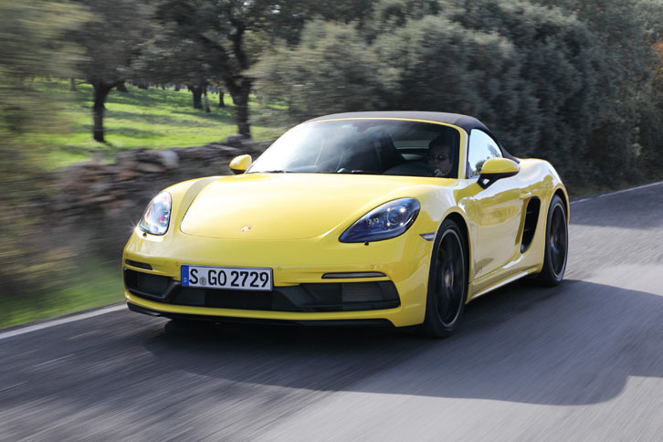 「718ボクスターGTS」の6段MTモデルが0-100km/h加速に要する時間は4.6秒。7段ATモデルはさらに速く、4.1秒でこなす。