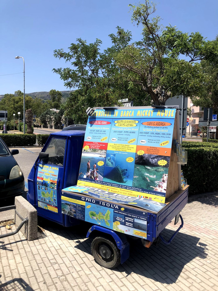 写真B。島内ボート&シュノーケリングツアーのアイキャッチにもアペが。