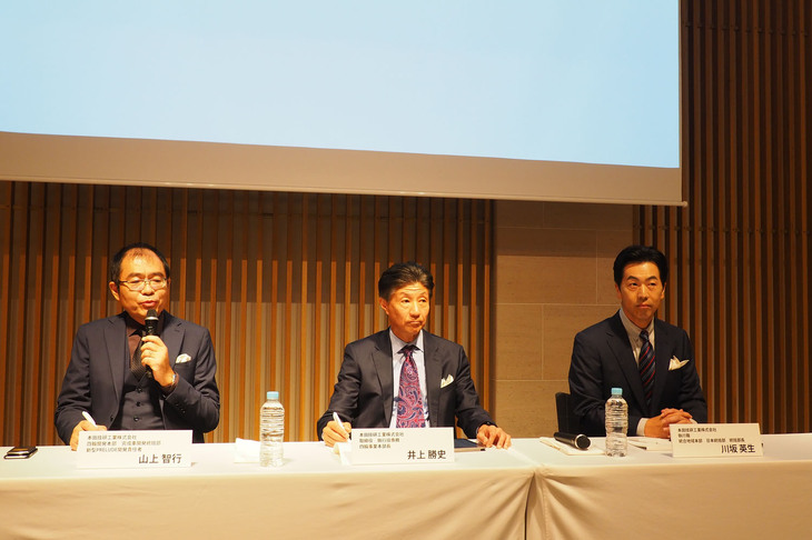 新型「プレリュード」の発表イベントでは、質疑応答の時間も設けられた。写真左から新型プレリュード開発責任者の山上智行氏、取締役執行役専務 四輪事業本部長の井上勝史氏、そして執行職 統合地域本部 日本統括部長の川坂英生氏。