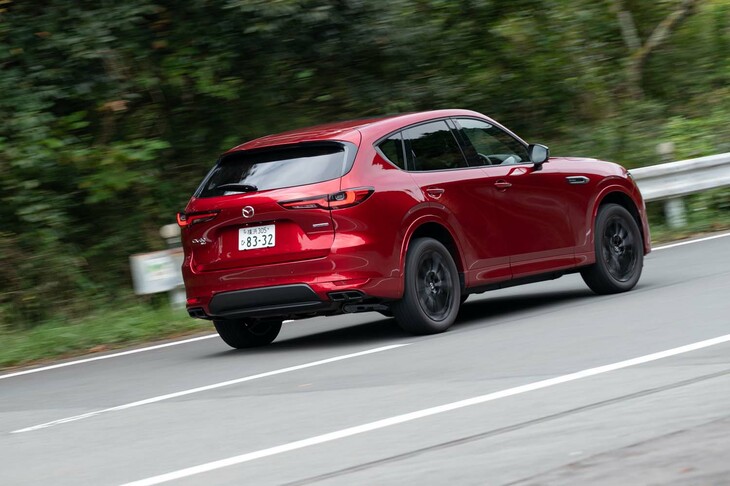 サスペンションはフロントがダブルウイッシュボーン式でリアがマルチリンク式。ラフな乗り心地が気になった。