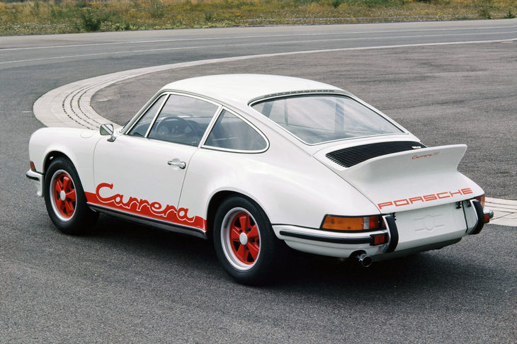 1973年に登場した「ポルシェ911カレラRS 2.7」。グループ4のホモロゲーションモデルで、今ではポルシェ随一のコレクターズアイテムとなっている。