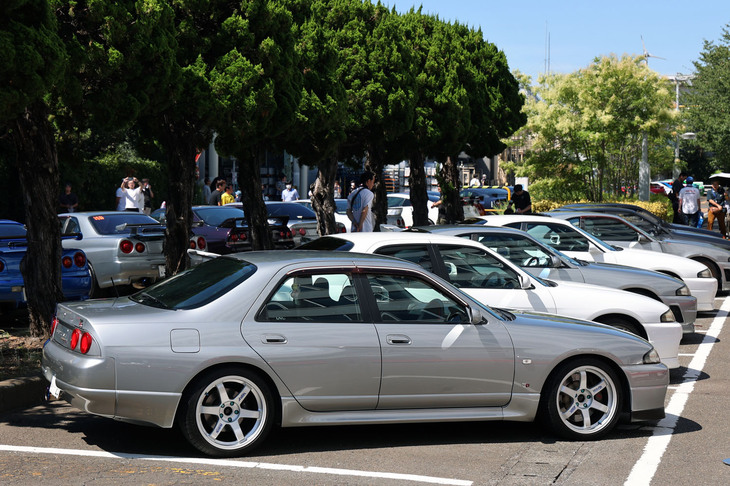 生産台数400台といわれる「スカイラインGT-Rオーテックバージョン40thアニバーサリー」はこちらにも2台の、計3台が参加していた。