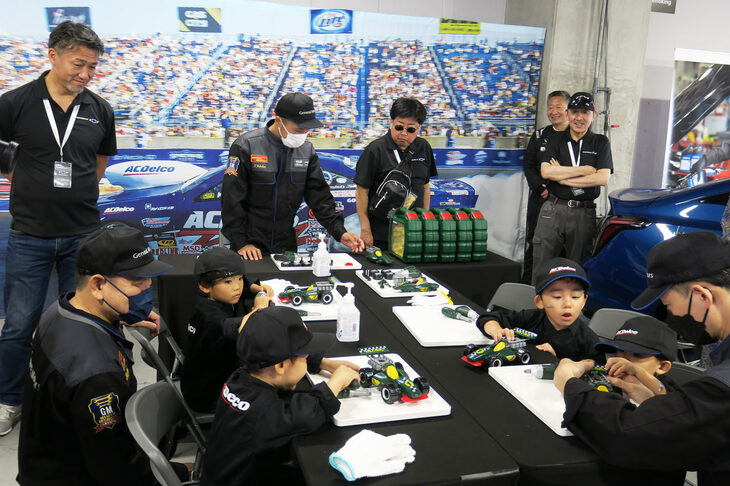 ピットでは子供向け、家族向けの催しも行われた。