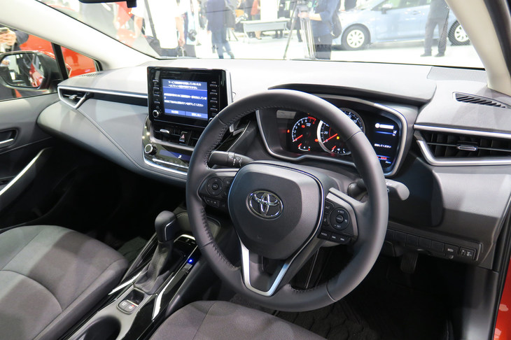 トヨタ・カローラS（インストゥルメントパネルまわり）