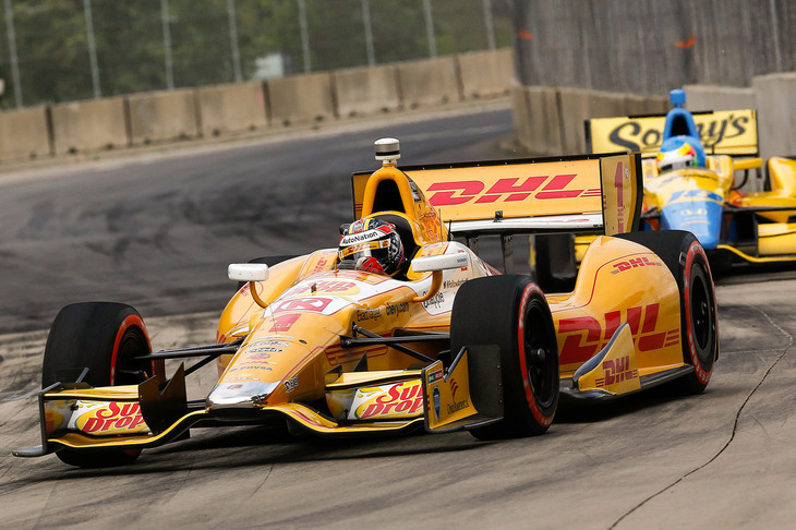 2013年6月のシボレー デュアルインデトロイトレースに参戦したカーナンバー1のDHLアンドレッティ・オートスポーツシボレーインディカー。GMはかつてインディカーレースにおいて同チームにエンジンを供給しており、今回F1でもタッグを組むこととなった。