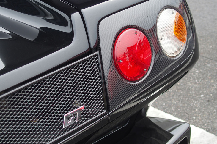 「ランボルギーニ・ディアブロ」のエンブレム。