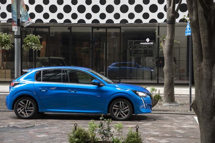 プジョーのコンパクトハッチバック「208」の新型は、国内では2020年7月2日に発売された。