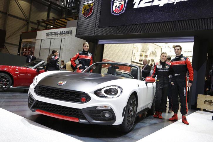 アバルト124スパイダー