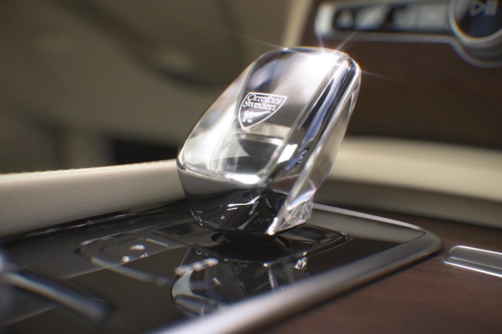 デザインが変更された、オレフォス社製のクリスタルシフトノブ。