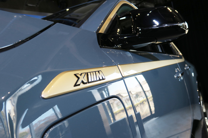 BMW XM（XMエンブレム）