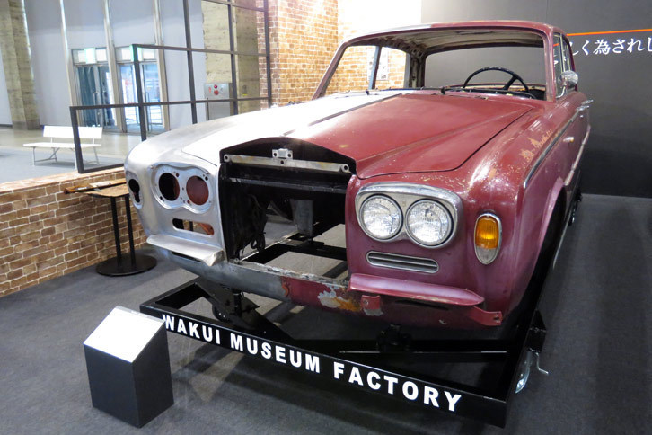 現在レストア作業中の「ロールス・ロイス・シルバーシャドウ」。俳優ジェームス・スチュアートが所有していたもので、スタッフいわく年式は「1965年くらい」とのこと。