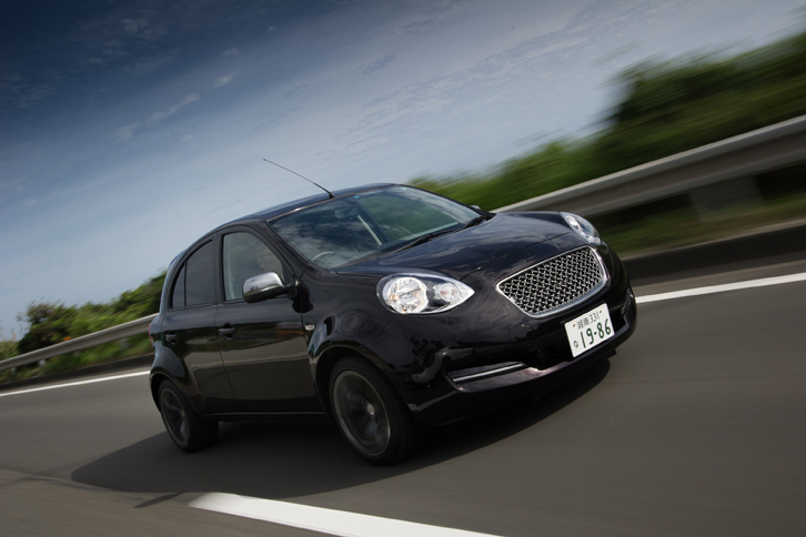 動力性能を高めるため、「マーチ ボレロA30」のボディーには補強が施されている。特に車体後部については、テールクロスバーなどの追加に加え、フロアパネルもフラットで剛性の高い4WD車用のものに交換されている。