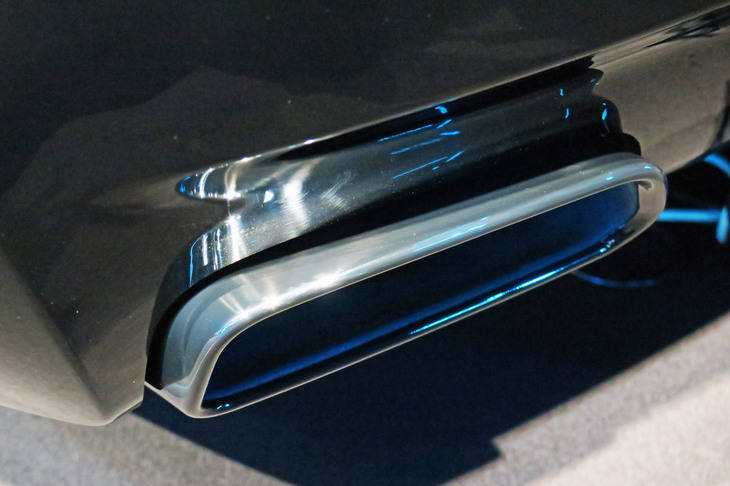 ロールス・ロイス・ブラックバッジ・ゴースト（マフラー）