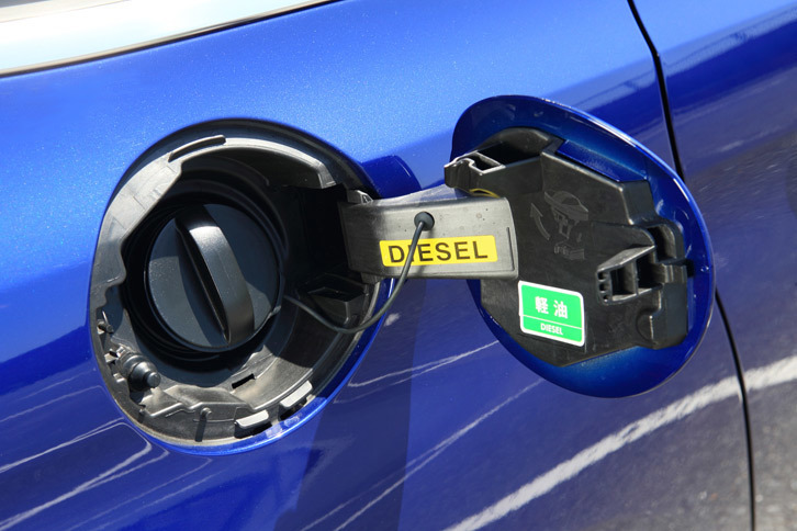 「308SW」の2リッターディーゼル車の燃費は、1.2リッターガソリン車の17.7km/リッター、1.6リッターディーゼル車の21.0km/リッターに対し、20.1km/リッターとなっている（いずれもJC08モード）。