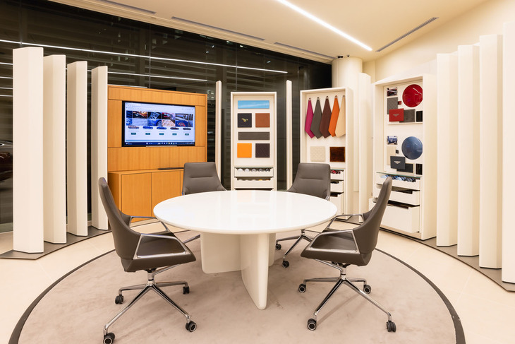 ベントレー東京 芝ショールーム（インテリア）