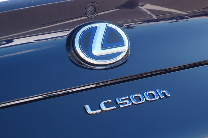 レクサスLC500h（リアエンブレム）