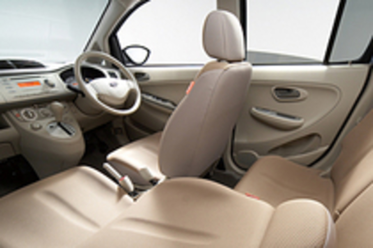 スバルr2 にベーシックなグレード追加 R1 には新色も ニュース Webcg